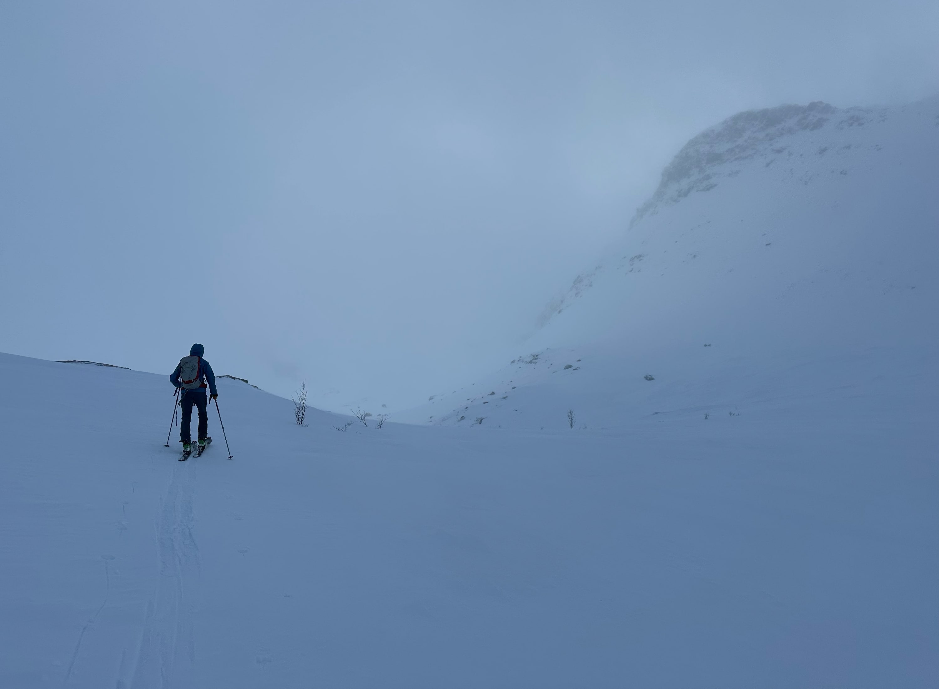 Skier ascending the col below Kongsbakktinden.